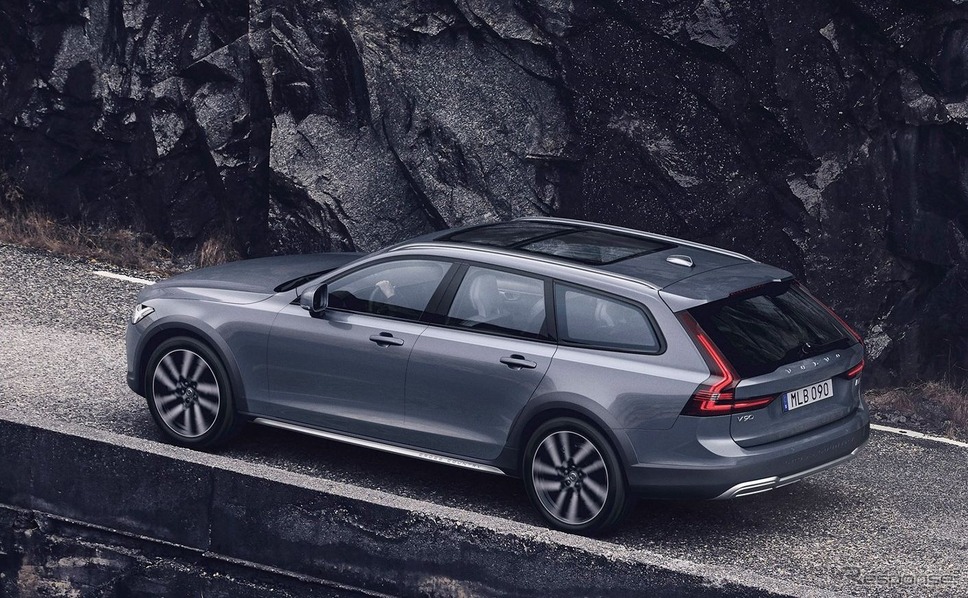 ボルボ V90 クロスカントリー 改良新型