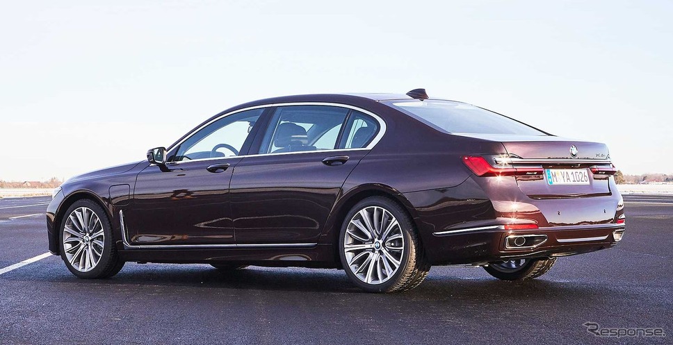 現行BMW 7シリーズ のPHV「745Le」(参考画像)