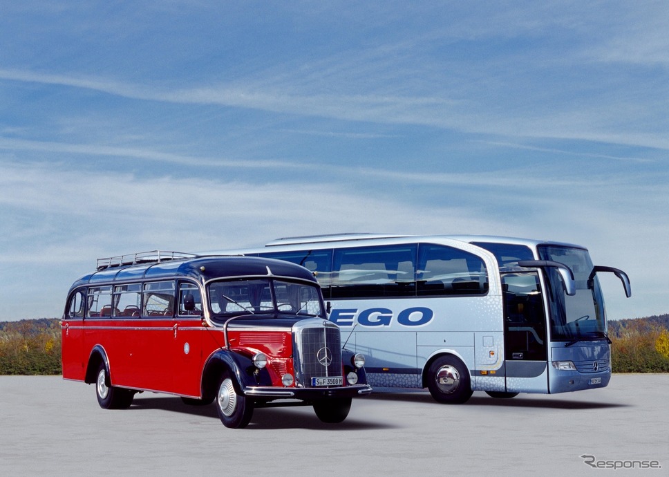 O3500(赤)とトラヴェゴ(水色、2009年~)