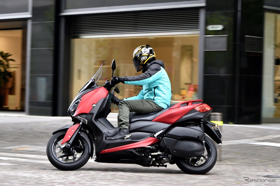 ヤマハ Tmax560 Xmax 比較試乗 便利なだけのスクーターとは一味違う その実力とは 青木タカオ レスポンス Response Jp