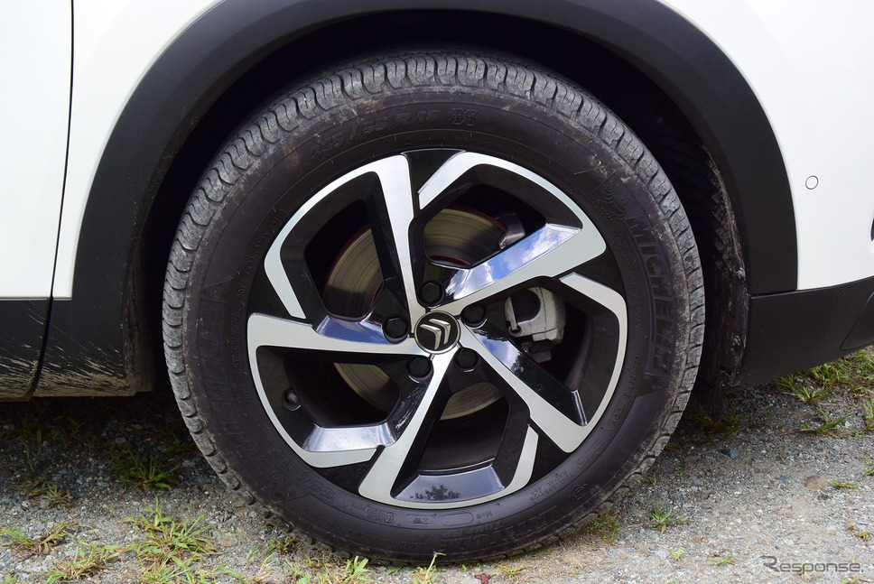 タイヤはオールシーズンのミシュラン「ラティテュード」235/55R18