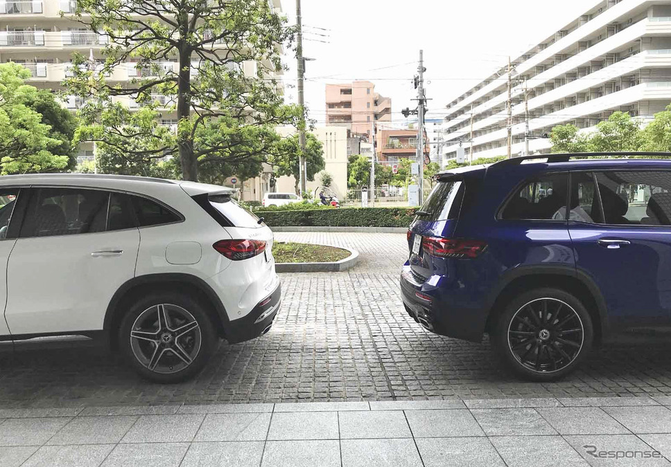 GLA(左)とGLB(右)のリア