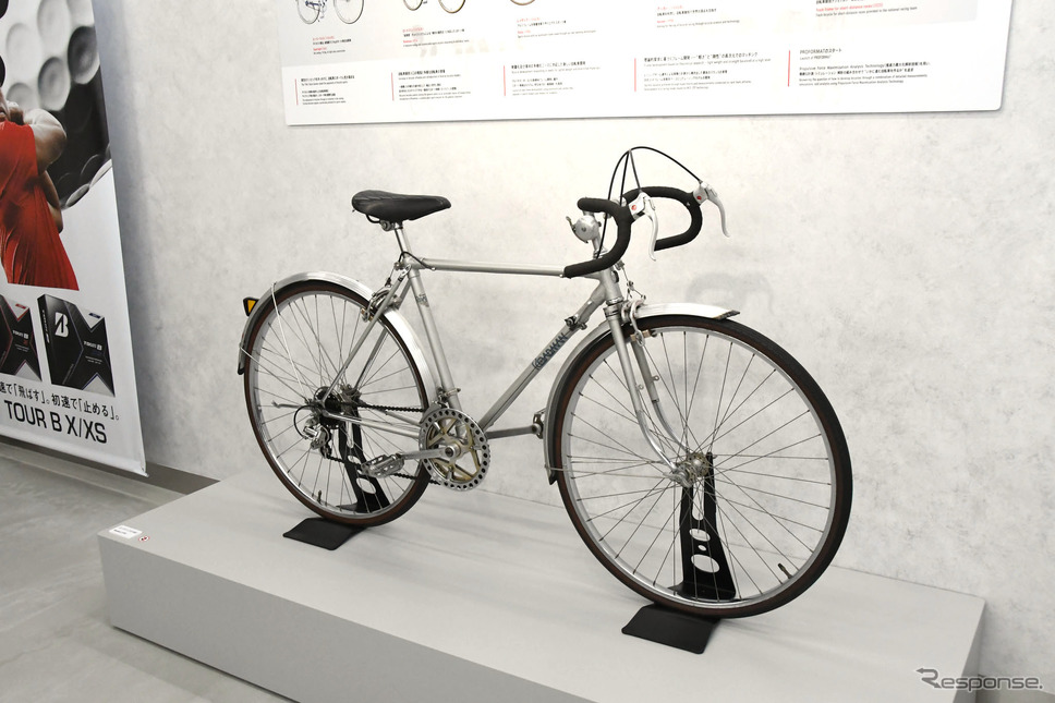 Bridgestone Innovation Gallery「WHERE WE GO（想像と共創）」に展示されるロードマン（かつて製造していたスポーツサイクル）