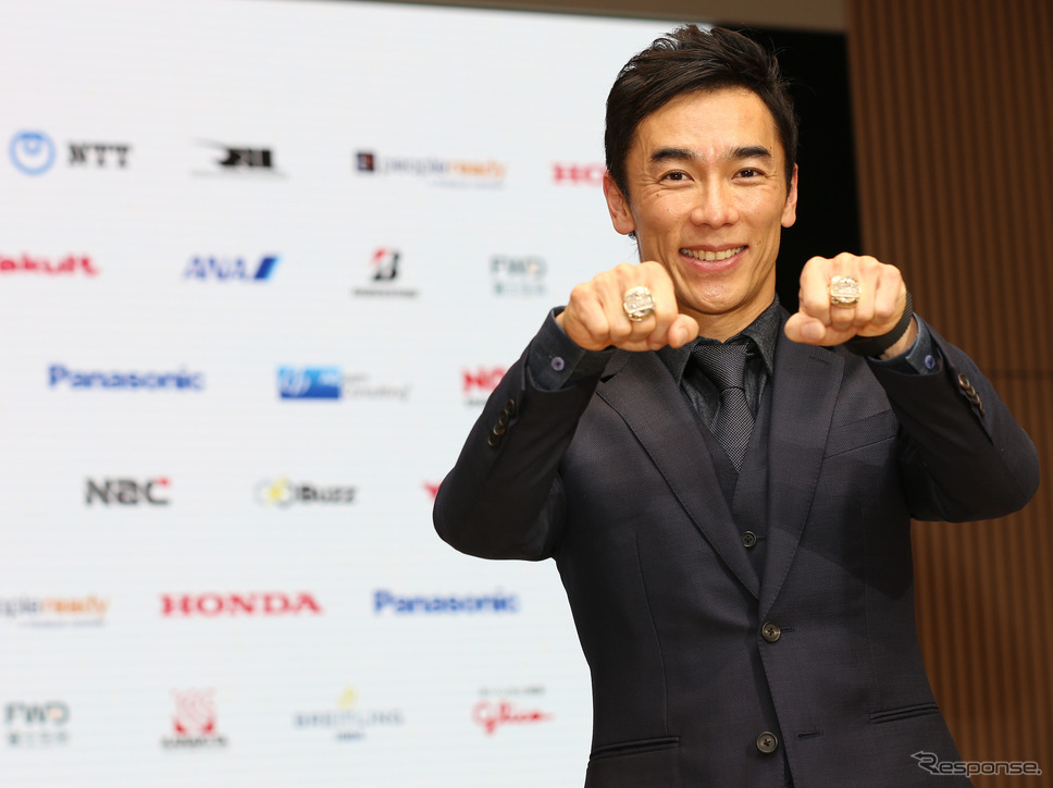 2つのインディ500優勝リングが輝く。
