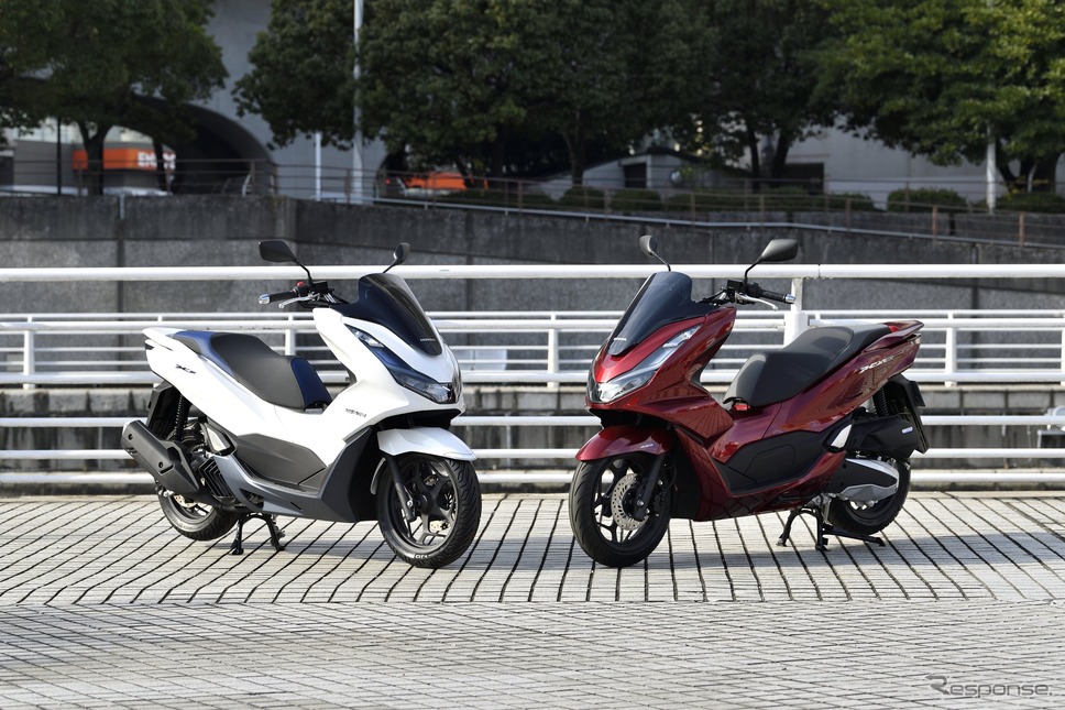 ホンダ PCX125(左)とホンダ PCX160(右)