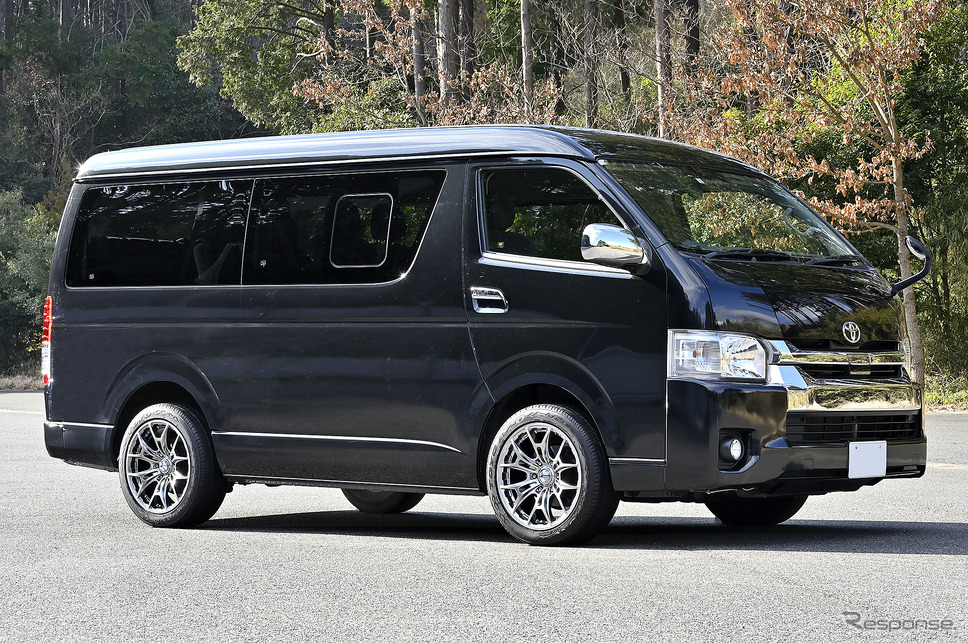 レイズ【Gram Lights AZURE 57BNX】推奨サイズ:18×8J Inset20/カラー:シャイニングシルバー/タイヤサイズ:225/50R18