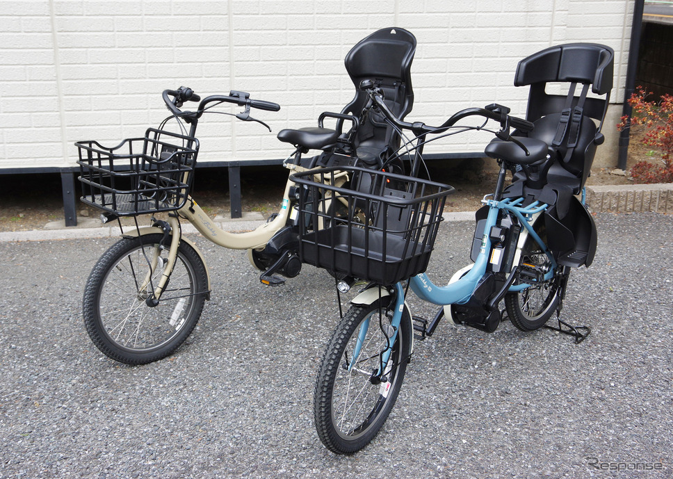 まるも亜希子さん私物の旧モデル(奥)と最新のPAS Babby un SP(手前)