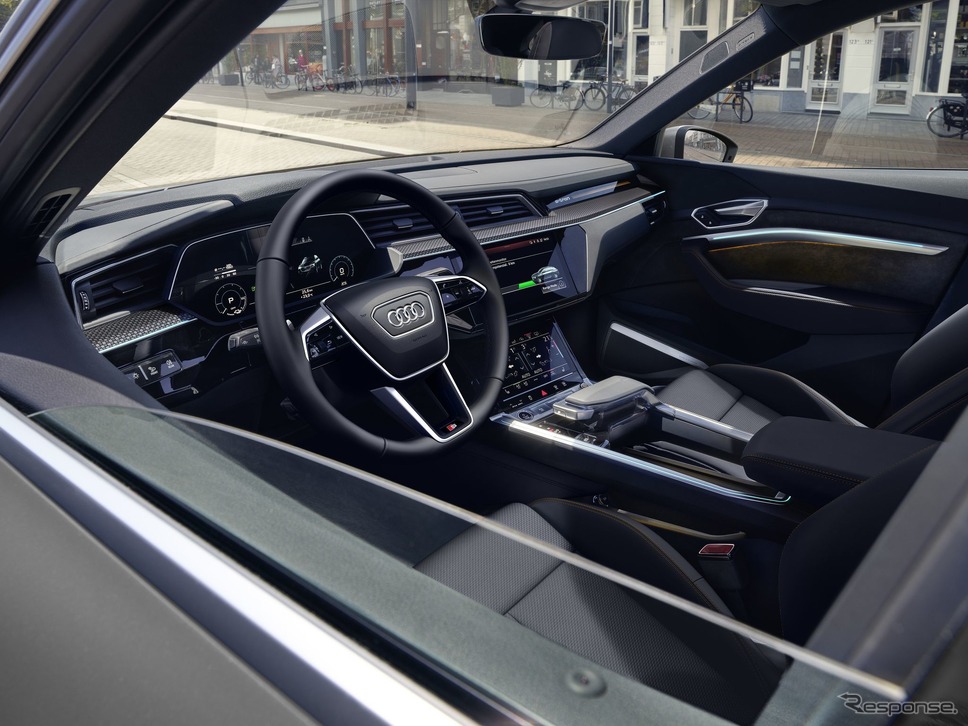 アウディ e-tron スポーツバック の2022年モデルの「Sラインブラックエディション」