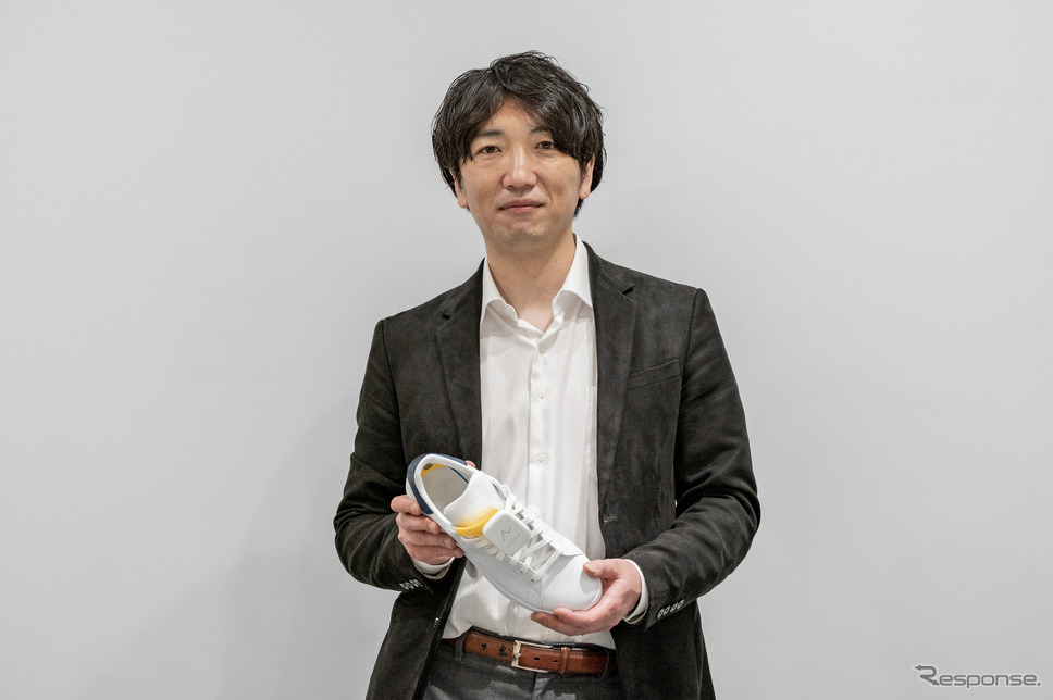 株式会社Ashirase代表取締役 千野 歩と「あしらせ」。