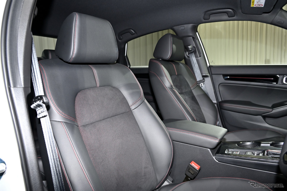 ホンダ シビック 新型のシートはグレードで形状が異なる。写真は「EX」