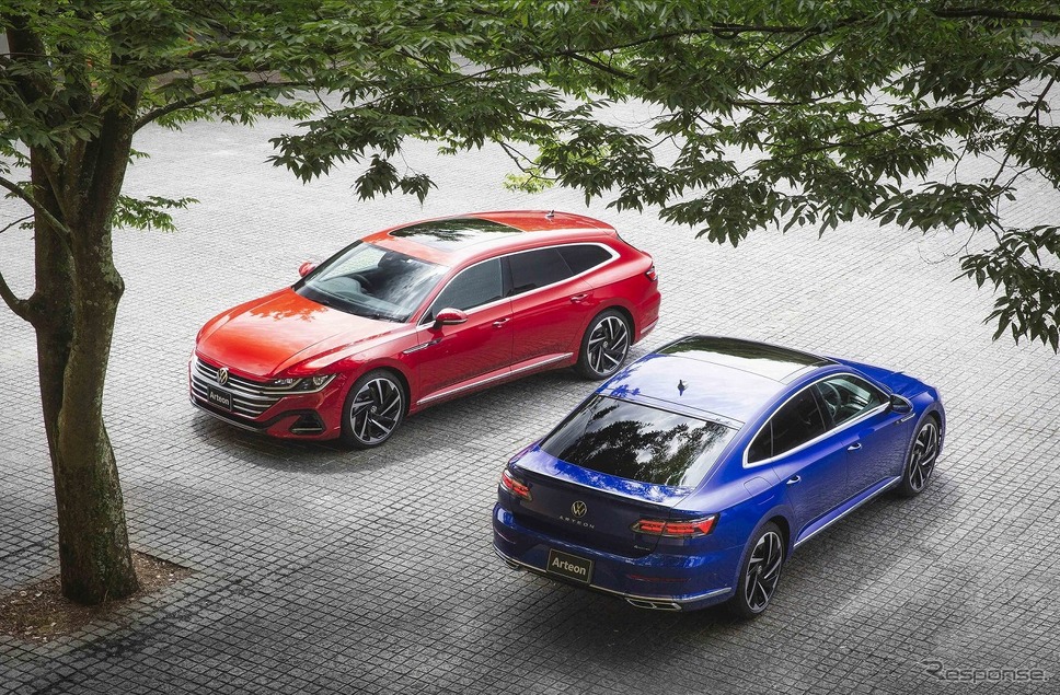 VW アルテオン シューティングブレーク(左)/アルテオン(右)