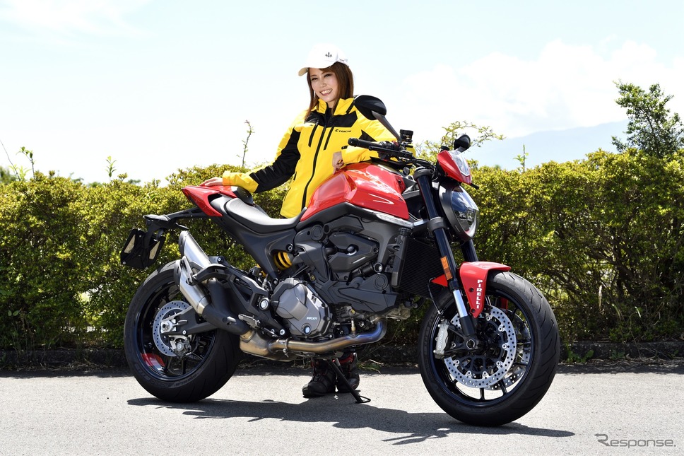 小鳥遊レイラとドゥカティ モンスター 新型