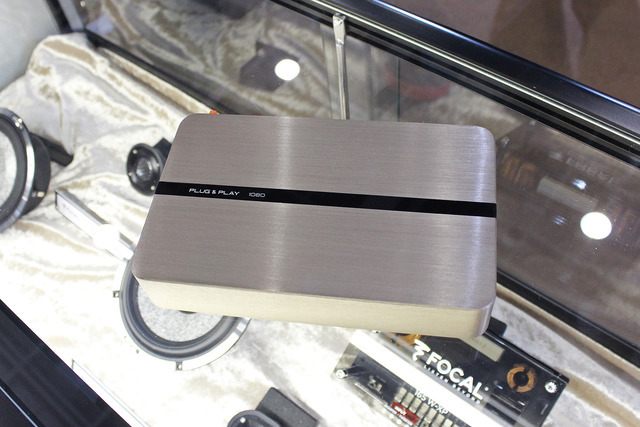 “パワーアンプ内蔵DSP”の一例(プラグ アンド プレイ・PLUG&PLAY 1080)。