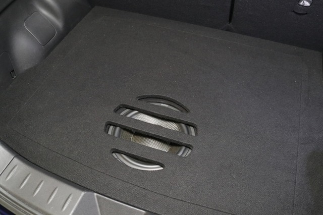 ラゲッジにカバーを被せた状態。オーナーが望んだとおり荷物を自由自在に載せられるラゲッジをキープしている。