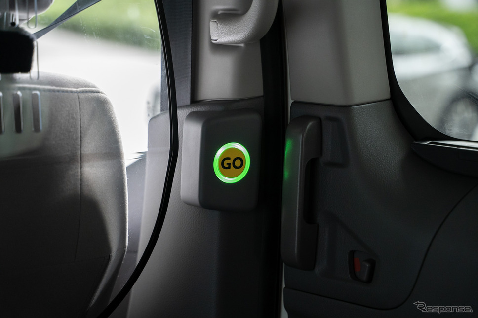車内ピラーにある「GO」ボタン