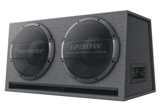 バスレフボックスの一例(カロッツェリア・TS-WX1220AH)。