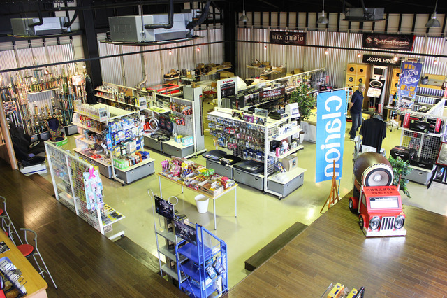 「カーオーディオ・プロショップ」の店内の様子(カーズファクトリーシュティール・山形県)。