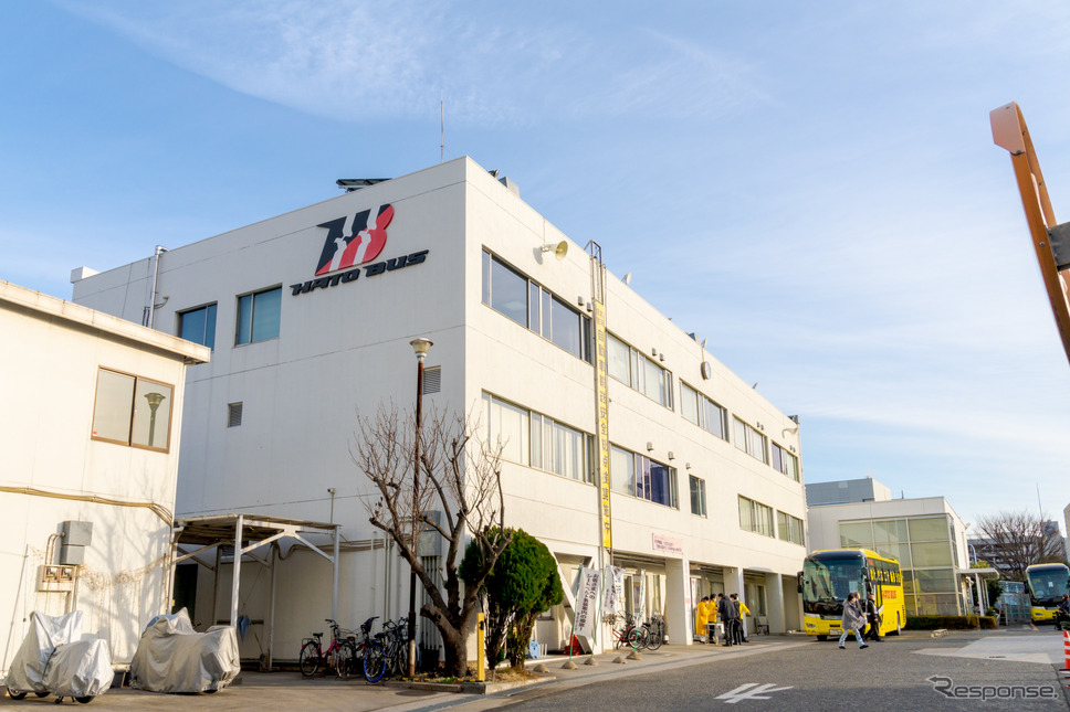 コロナ禍入社組、はとバス「二十歳(はたち)を祝う会」…恒例のセレモニーを開催 1枚目の写真・画像