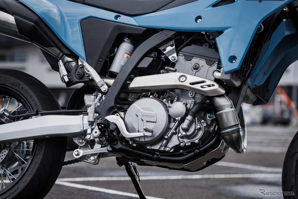 スズキの新型デュアルパーパス『DR-Z4S』とスーパーモト『DR スズキの新型デュアルパーパス『DR-Z4S』とスーパーモト『DR