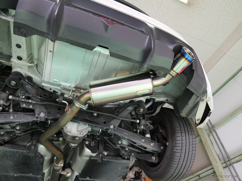 純正】SUBARU BRZステンレススチール ダブル出しマフラー 異なっ