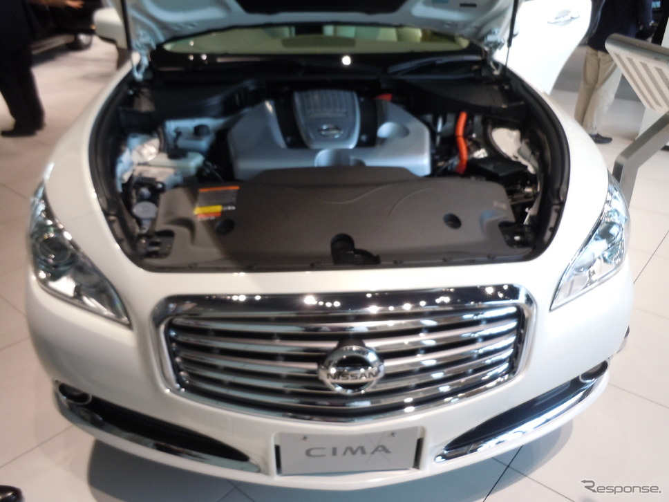 【日産 シーマ 新型発表】笹岡CPS「V8を載せるのは簡単だが、考えていない」 1枚目の写真・画像 | レスポンス（Response.jp）