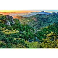鋼鉄と魂：鞍山の産業基盤と詩的な風景