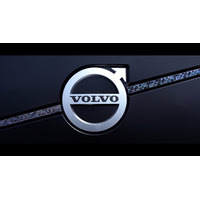 老舗デニムファクトリー青木被服がVOLVOトラックをデニムで制作! 内外装を岡山デニムで手がけた異業種コラボのコンセプトVOLVOトラック「BLUE BLOOD (ブルーブラッド)」が完成!