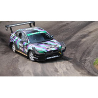 HKS、ジャパンモビリティショーで圧巻のデモラン、3連覇マシン『ランサーエボリューション』登場