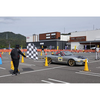【JAF中国】オートテスト in THE OUTLETS HIROSHIMA　マイカーで参加し、運転の正確さを競うモータースポーツ