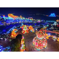 自貢（中国）ランタンフェスティバルが中国のカラフルなランタンによる視覚の祝宴を披露