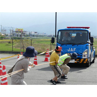 【JAF山口】レッカー車と綱引き？！“クルマ×運動会”で親子の絆が深まる特別イベントを開催！