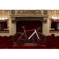 イタリアのロードバイク「COLNAGO（コルナゴ）」からスカラ座に着想を得た限定モデル「C72 La Scala」誕生。