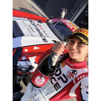 プレミアグループ、レーシングドライバー織戸茉彩選手とのスポンサー契約を更新