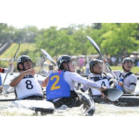 【第37回あわらカップカヌーポロ大会】全国各地のチームが北潟湖に集結、迫力の水上球技で会場を盛り上げる