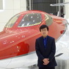 ホンダジェットと藤野社長 《撮影 池原照雄》