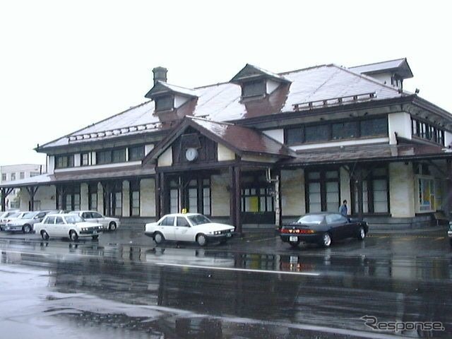 「室蘭入江地区の鉄道・石炭時代の歴史遺産探検ウォーキング」のスタート地点である旧室蘭駅は、明治時代の1912年に建てられた。新駅舎が建つ1997年まで現役だった。