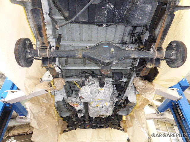 サビが進行している軽トラックの下回り(その2)